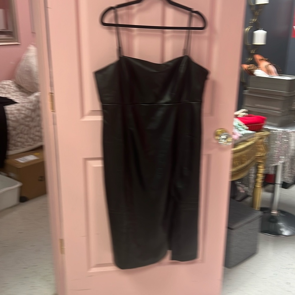 Women’s size extra large NWT black dress faux leather